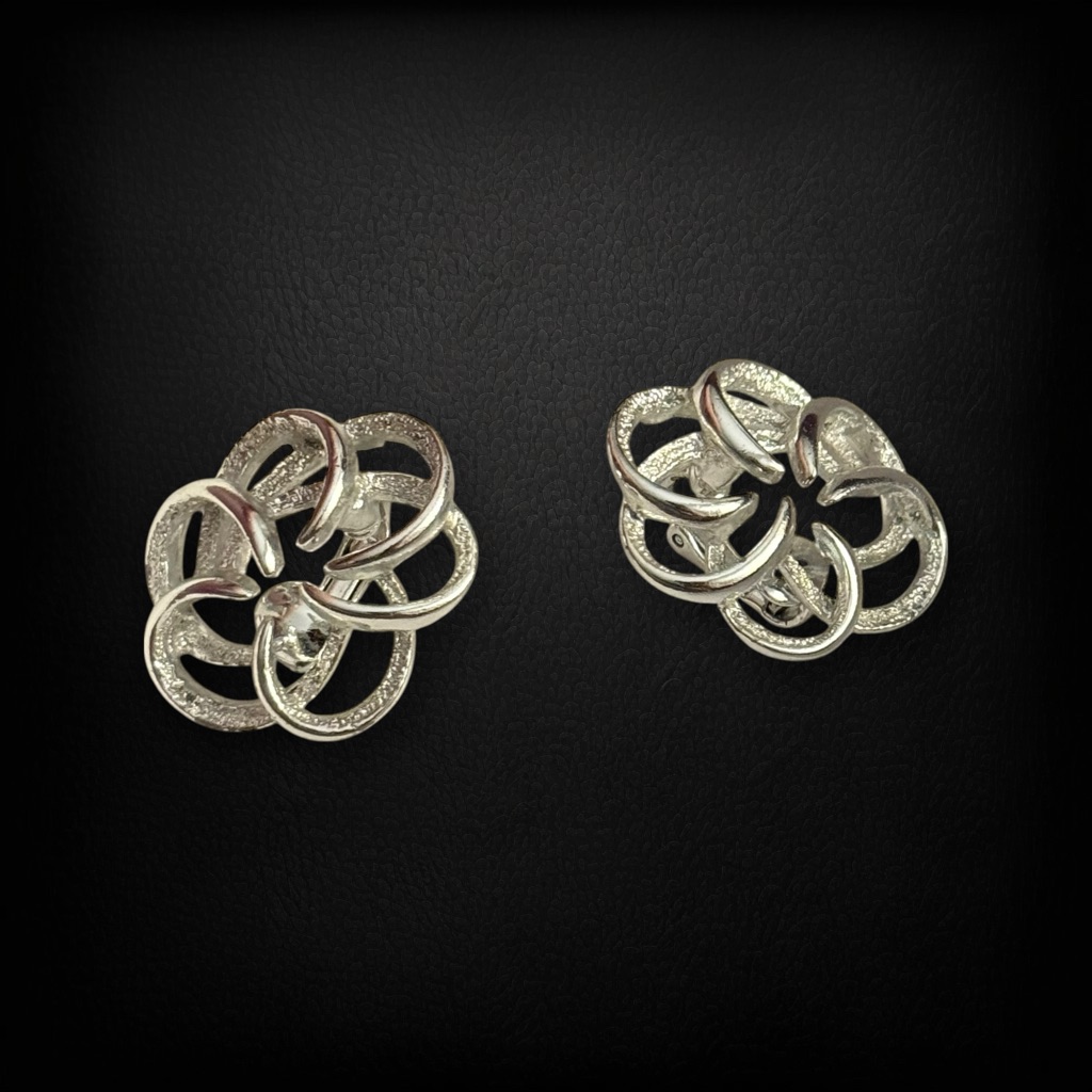 Vintage 1967 Sarah Coventry Tailored Swirl ClipOn Earrings